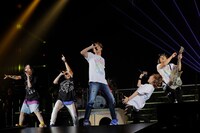 「革命デュアリズム」を披露する蒼井翔太、angela、宮野真守、内田雄馬。（Photo by hajime kamiiisaka）