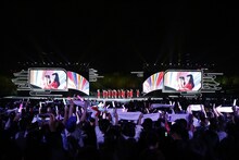 乃木坂46の「長安景盛桜花紅－中日青年友好コンサート」でのパフォーマンスの様子。