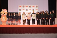 エースコック「スーパーカップMAX」新CMの出演者。