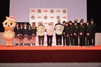 エースコック「スーパーカップMAX」テレビCMの出演者。