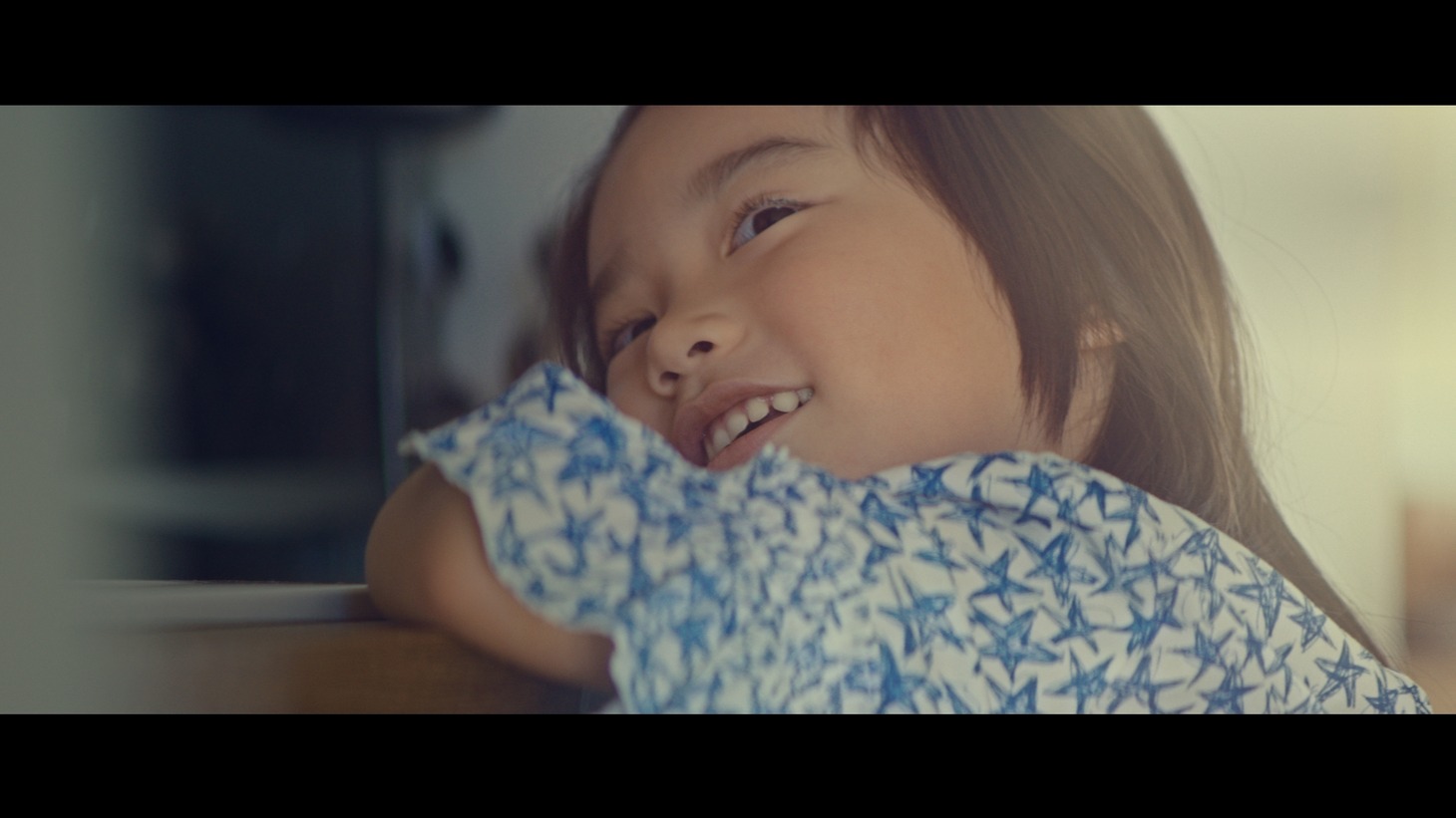 「『ブレンディ』スティック」CM朝オーレ！篇のワンシーン。