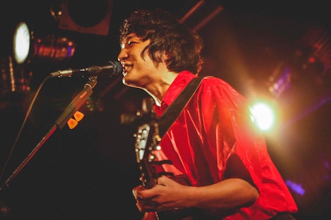 石崎ひゅーい（撮影：鈴木友莉）