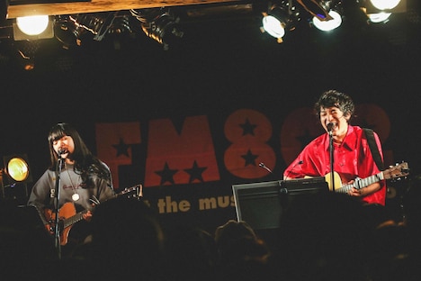 左からあいみょん、石崎ひゅーい。（撮影：鈴木友莉）