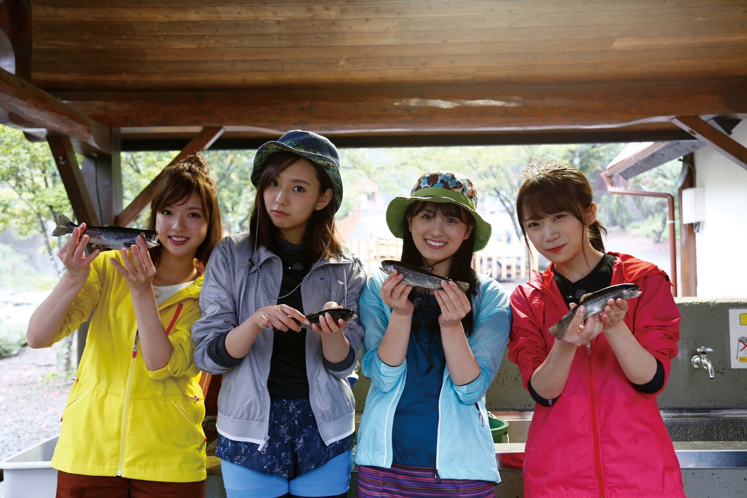 「NOGIBINGO!10」第1回ロケの様子。左から和田まあや、新内眞衣、大園桃子、秋元真夏。(c)「NOGIBINGO!10」製作委員会