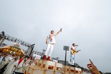 ポルノグラフィティ「しまなみロマンスポルノ'18～Deep Breath～」初日公演の様子。（撮影：入日伸介）