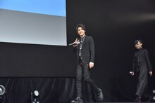 ステージに登場した岩田剛典、杉咲花。