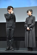 左から岩田剛典、杉咲花。