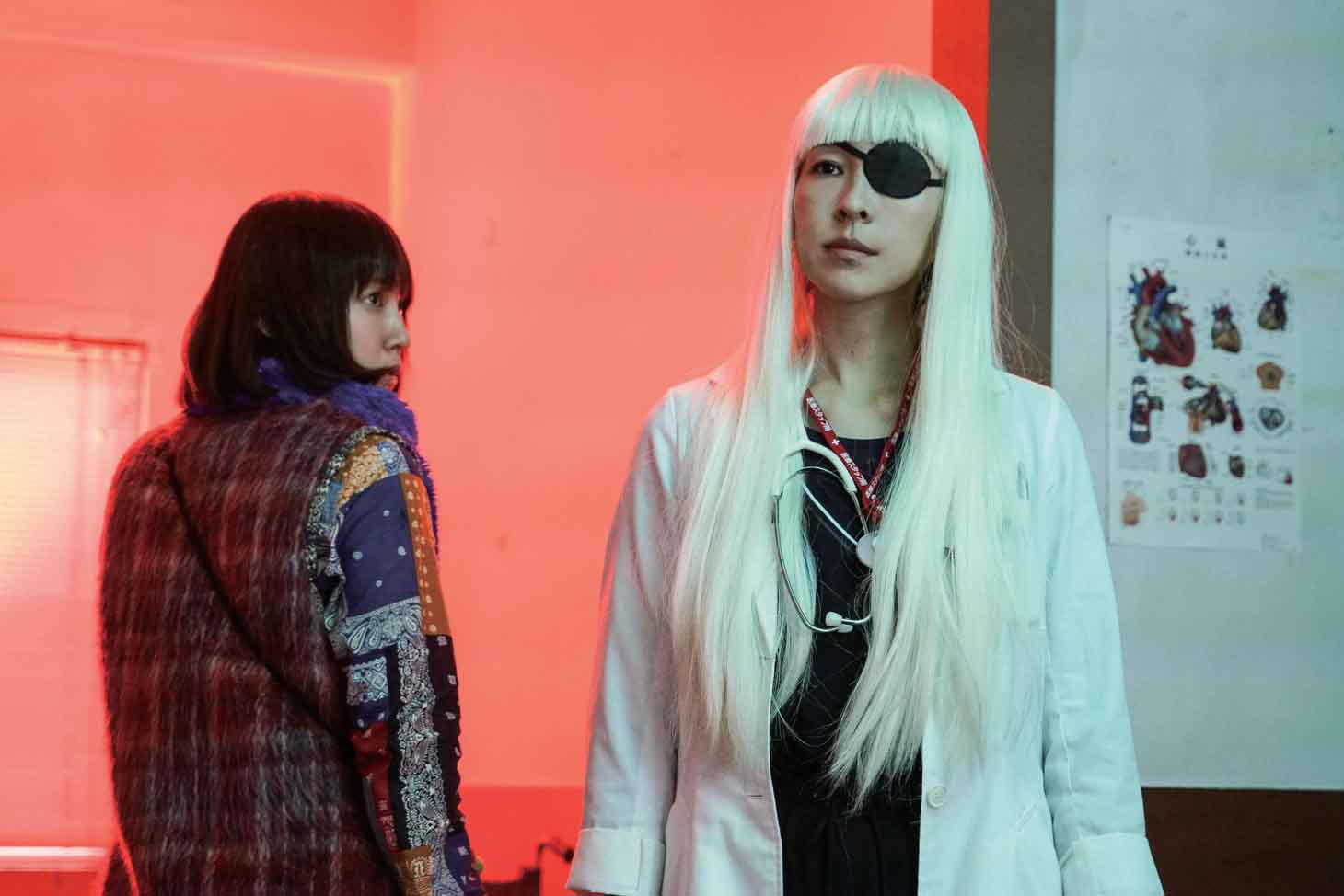 映画「音量を上げろタコ！なに歌ってんのか全然わかんねぇんだよ!!」のワンシーン。