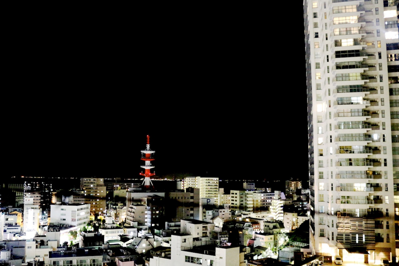 横須賀中央駅裏にあったみどり美容室跡地からの眺め。