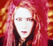 ソロ活動初期のhide。 （Photo by HIDEO CANNO［CAPS］）