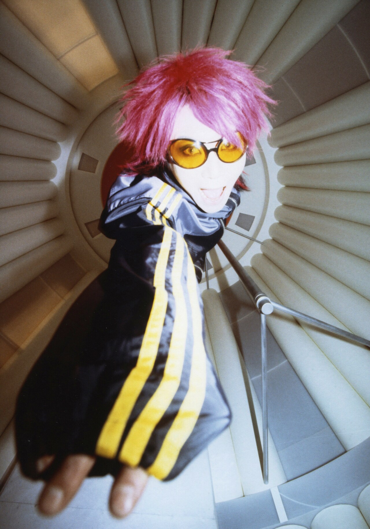 hide （Photo by KAZUKO TANAKA［CAPS］、写真提供：HEADWAX ORGANIZATION CO., LTD.、M-ON! Entertainment Inc.）