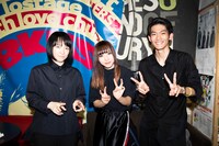 PEDRO。左から田渕ひさ子（G）、アユニ・D（B, Vo）、毛利匠太（Dr）。（撮影：外林健太）