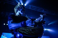 彰（G, Programming）（写真提供：ソニー・ミュージックレコーズ）