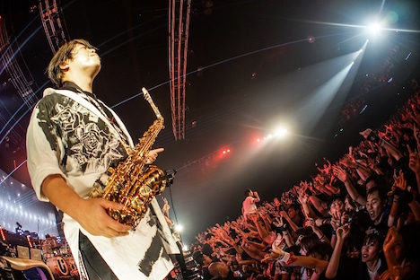 誠果（Sax, MANIPULATOR）（写真提供：ソニー・ミュージックレコーズ）