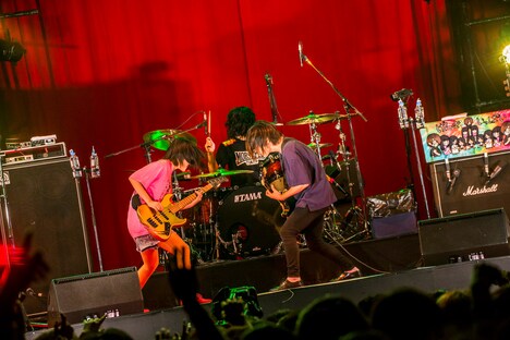 ヤバイTシャツ屋さん（Photo by HayachiN）