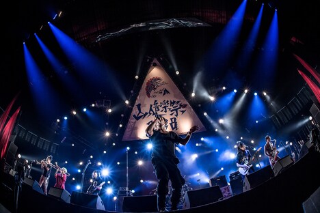 BRAHMANとHEY-SMITHホーン隊のコラボの様子。（Photo by HayachiN）