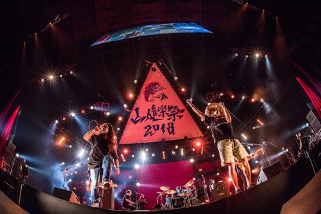 G-FREAK FACTORYとTOSHI-LOW（BRAHMAN）。（Photo by HayachiN）