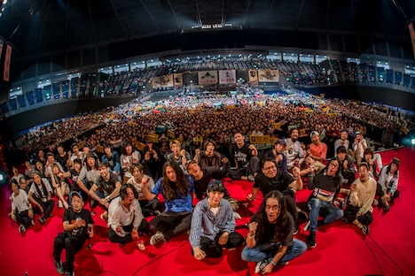 「山人音楽祭 2018」初日終演後の記念写真。（Photo by HayachiN）