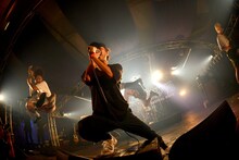 SHADOWS（撮影：半田安政［Showcase］）