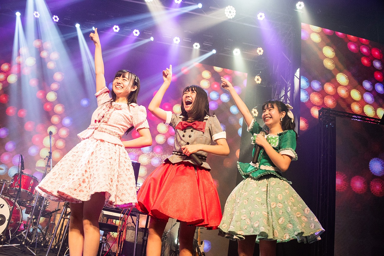 左から広瀬みのり、角田珠沙、桜木ゆふ。（撮影：曽我美芽）