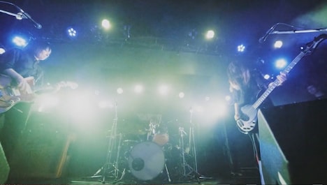 PEDRO「透明少女」ライブ映像のワンシーン。