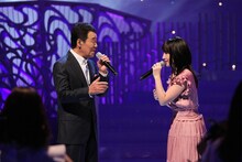 左から五木ひろし、水樹奈々。(c)フジテレビ