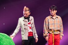 スーモを愛でるISSAとKENZO。