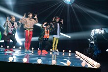 SUUMO新CM「スーモとDA PUMP」編のメイキングカット。