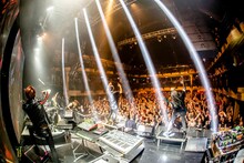 ロシア公演でのCrossfaith。（撮影：青木カズロー）