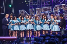 左から松本人志、モーニング娘。'18、浜田雅功。 (c)フジテレビ