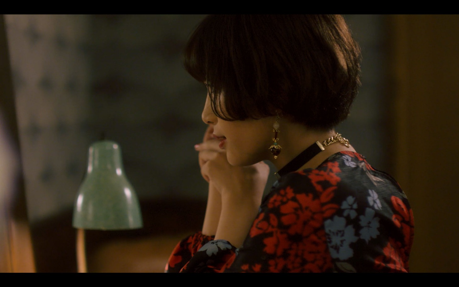 「One Night Slap」MVのワンシーン。