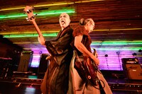 人間椅子（撮影：橋本塁）