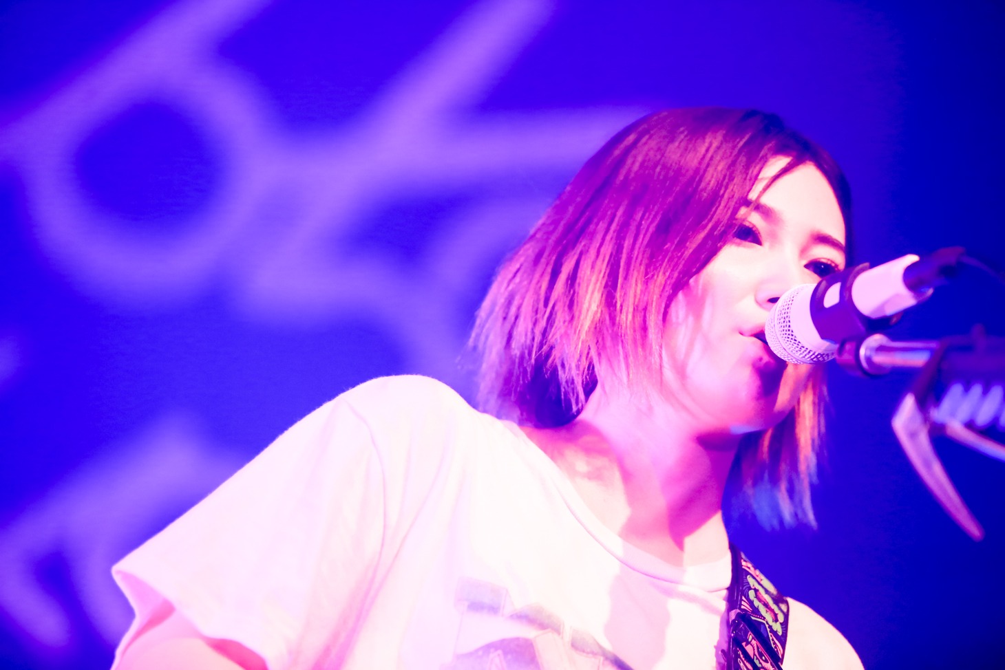 佐藤千亜妃（Vo, G）（Photo by Viola Kam［V'z Twinkle］）