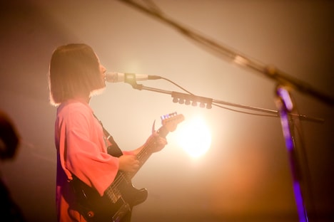 佐藤千亜妃（Vo, G）（Photo by Viola Kam［V'z Twinkle］）