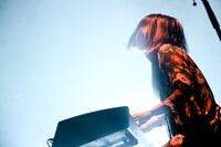 あーちゃん（G）（Photo by Viola Kam［V'z Twinkle］）