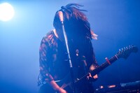 あーちゃん（G）（Photo by Viola Kam［V'z Twinkle］）