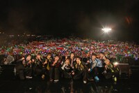 BOYS AND MENのステージの様子。（撮影：古川喜隆）