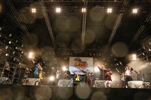 BOYS AND MENと氣志團のコラボの様子。（撮影：古川喜隆）