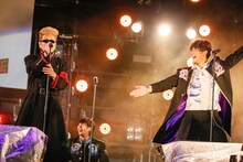 BOYS AND MENと氣志團のコラボの様子。（撮影：古川喜隆）