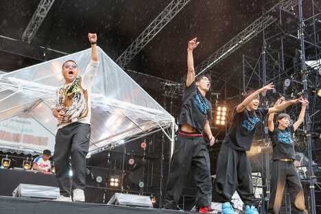 DJダイノジとBOYS AND MENのコラボの様子。（撮影：古川喜隆）