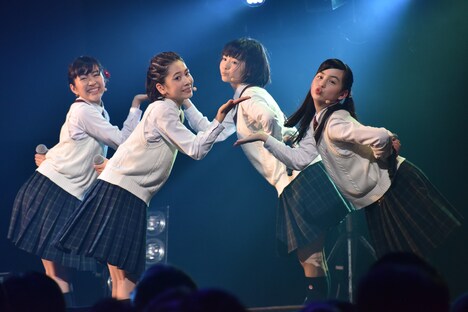 左から藤平華乃、野中ここな、新谷ゆづみ、白鳥沙南。