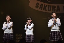 左から白鳥沙南、野崎結愛、野中ここな。