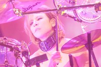 YOSHIKI（Dr, Piano）