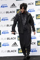 この日のために用意したラップを披露するSKY-HI。