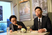 串カツ田中の串カツを堪能するEXILE TETSUYAとEXILE USA。