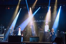 LACCO TOWER 「若葉ノ頃」発売記念ホールツアー2018「五人囃子の新時代」東京・昭和女子大学人見記念講堂公演のオープニング。（Photo by Masanori Fujikawa）