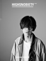 人気画像8位は「米津玄師、『HIGHSNOBIETY』日本版で初のファッション誌カバー」より、「米津玄師 2018 LIVE / Flamingo」での「HIGHSNOBIETY JAPAN」創刊号購入者特典ポストカードデザイン。