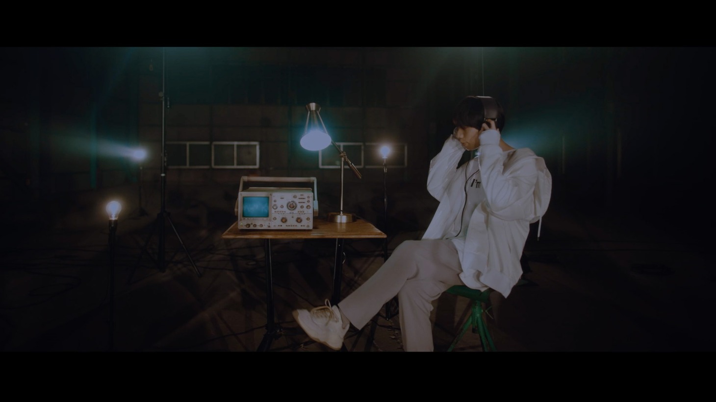 LUCKY TAPES「Lonely Lonely feat. Chara」ミュージックビデオのワンシーン。