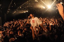 アマダシンスケ（B, Vo / FOMARE）（Photo by MASANORI FUJIKAWA）