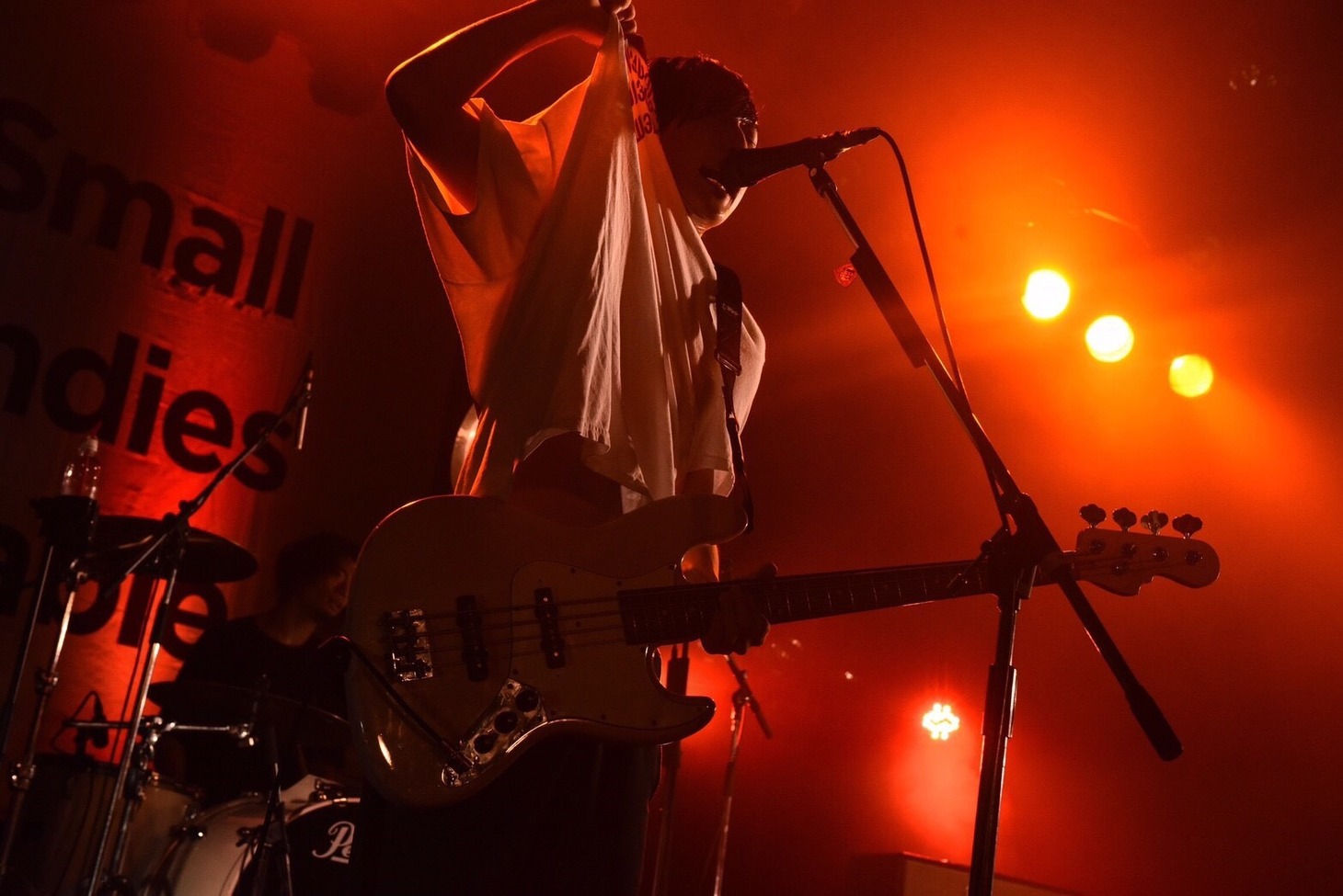 アマダシンスケ（B, Vo / FOMARE）（Photo by MASANORI FUJIKAWA）